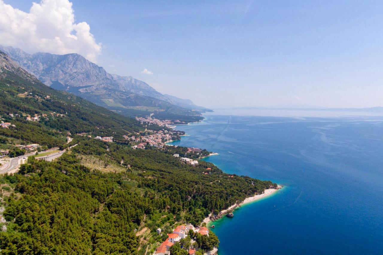Apartments And Rooms By The Sea Brela, Makarska - 13118 Dış mekan fotoğraf