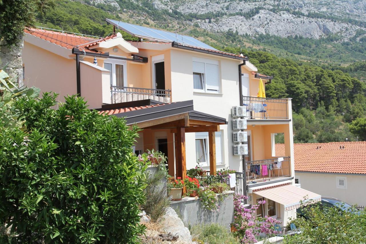 Apartments And Rooms By The Sea Brela, Makarska - 13118 Dış mekan fotoğraf