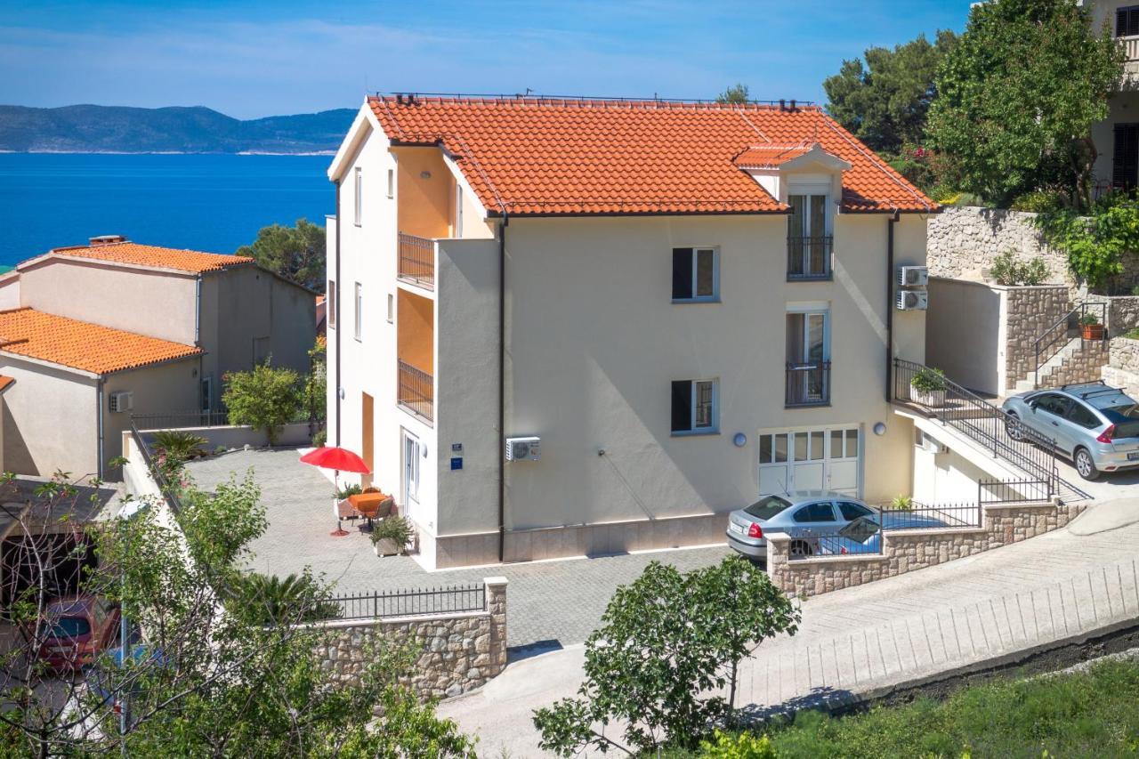 Apartments And Rooms By The Sea Brela, Makarska - 13118 Dış mekan fotoğraf
