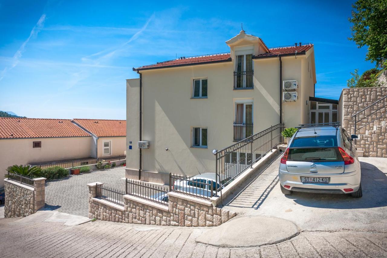 Apartments And Rooms By The Sea Brela, Makarska - 13118 Dış mekan fotoğraf