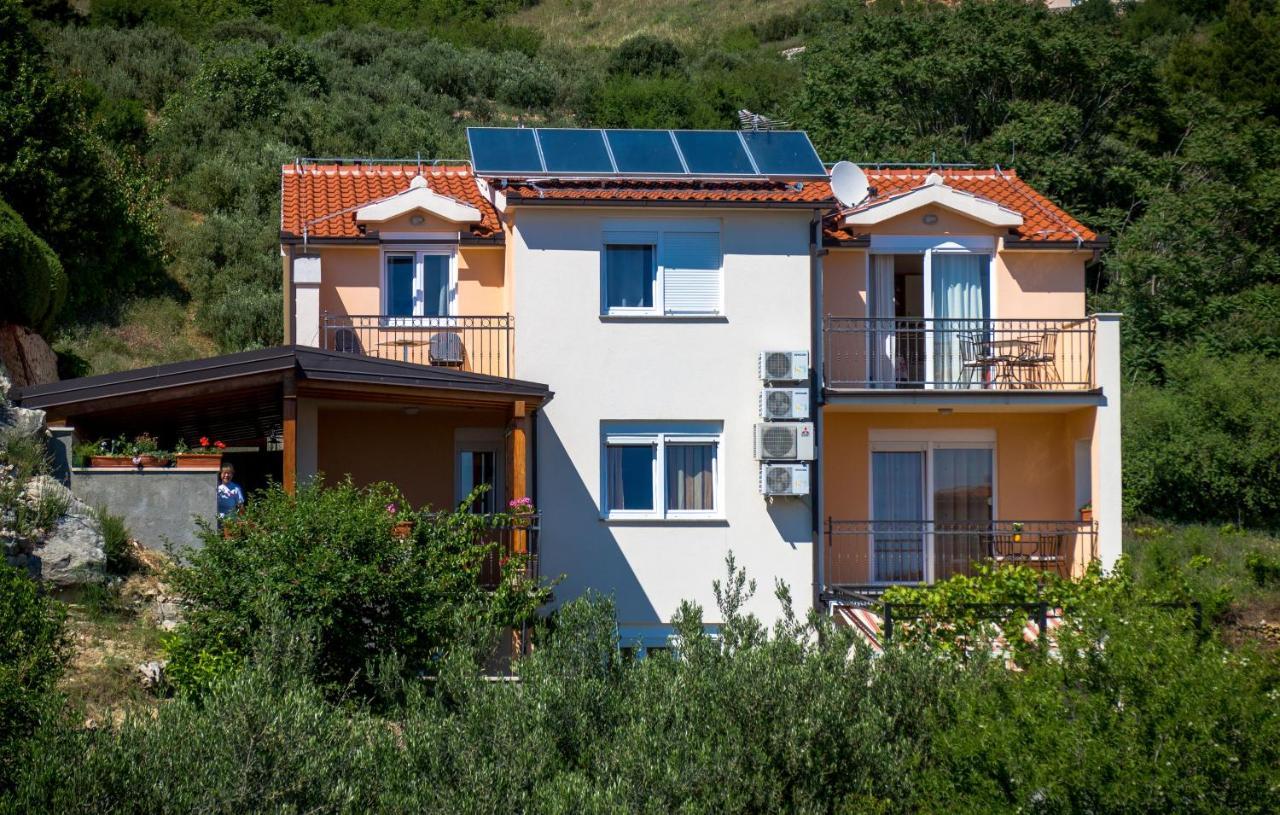 Apartments And Rooms By The Sea Brela, Makarska - 13118 Dış mekan fotoğraf