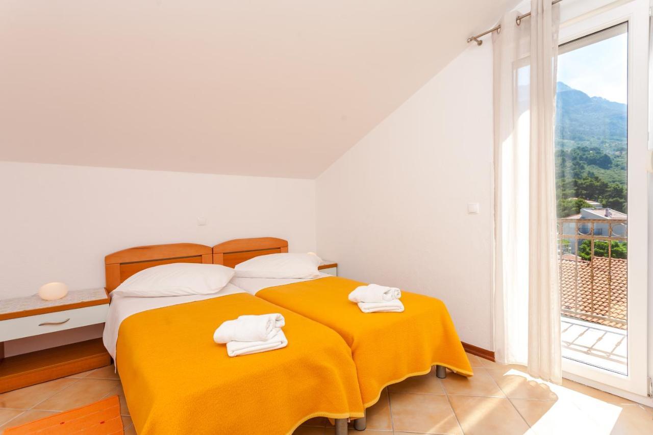 Apartments And Rooms By The Sea Brela, Makarska - 13118 Dış mekan fotoğraf