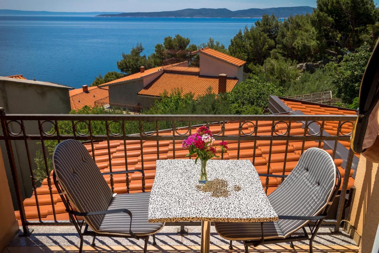 Apartments And Rooms By The Sea Brela, Makarska - 13118 Dış mekan fotoğraf