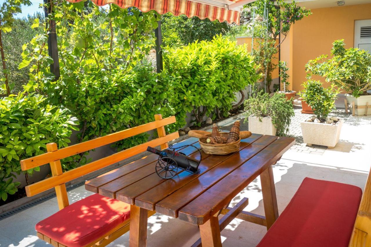 Apartments And Rooms By The Sea Brela, Makarska - 13118 Dış mekan fotoğraf