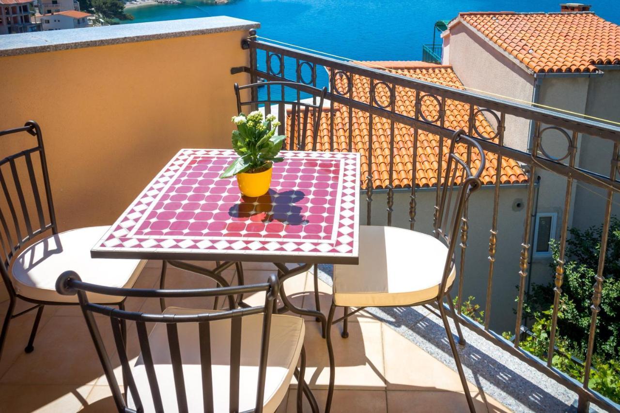 Apartments And Rooms By The Sea Brela, Makarska - 13118 Dış mekan fotoğraf