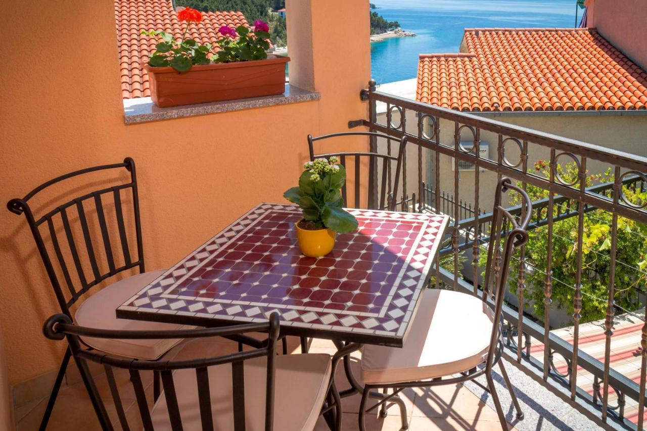Apartments And Rooms By The Sea Brela, Makarska - 13118 Dış mekan fotoğraf