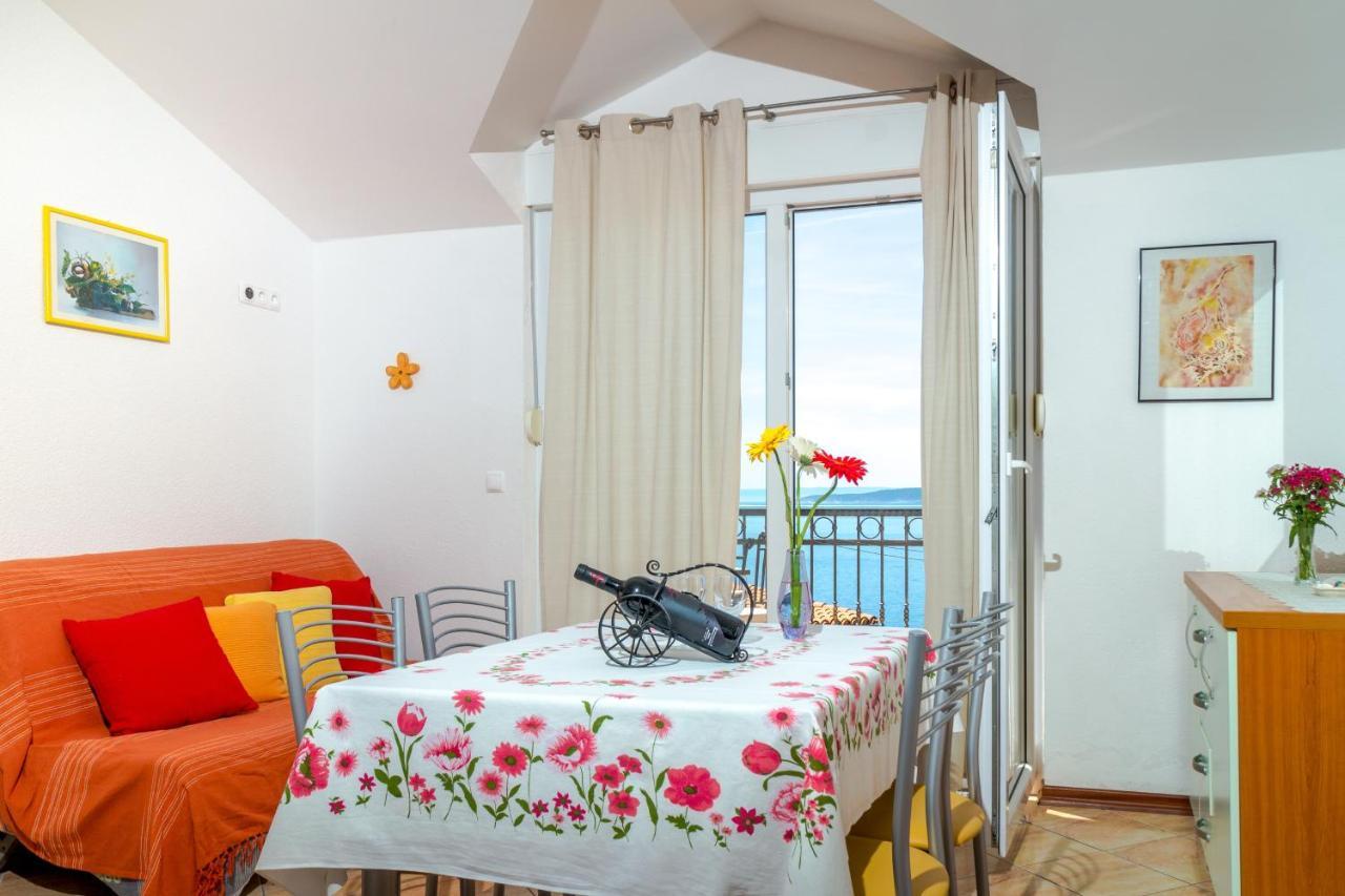 Apartments And Rooms By The Sea Brela, Makarska - 13118 Dış mekan fotoğraf