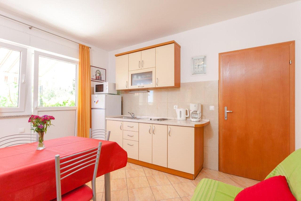 Apartments And Rooms By The Sea Brela, Makarska - 13118 Dış mekan fotoğraf