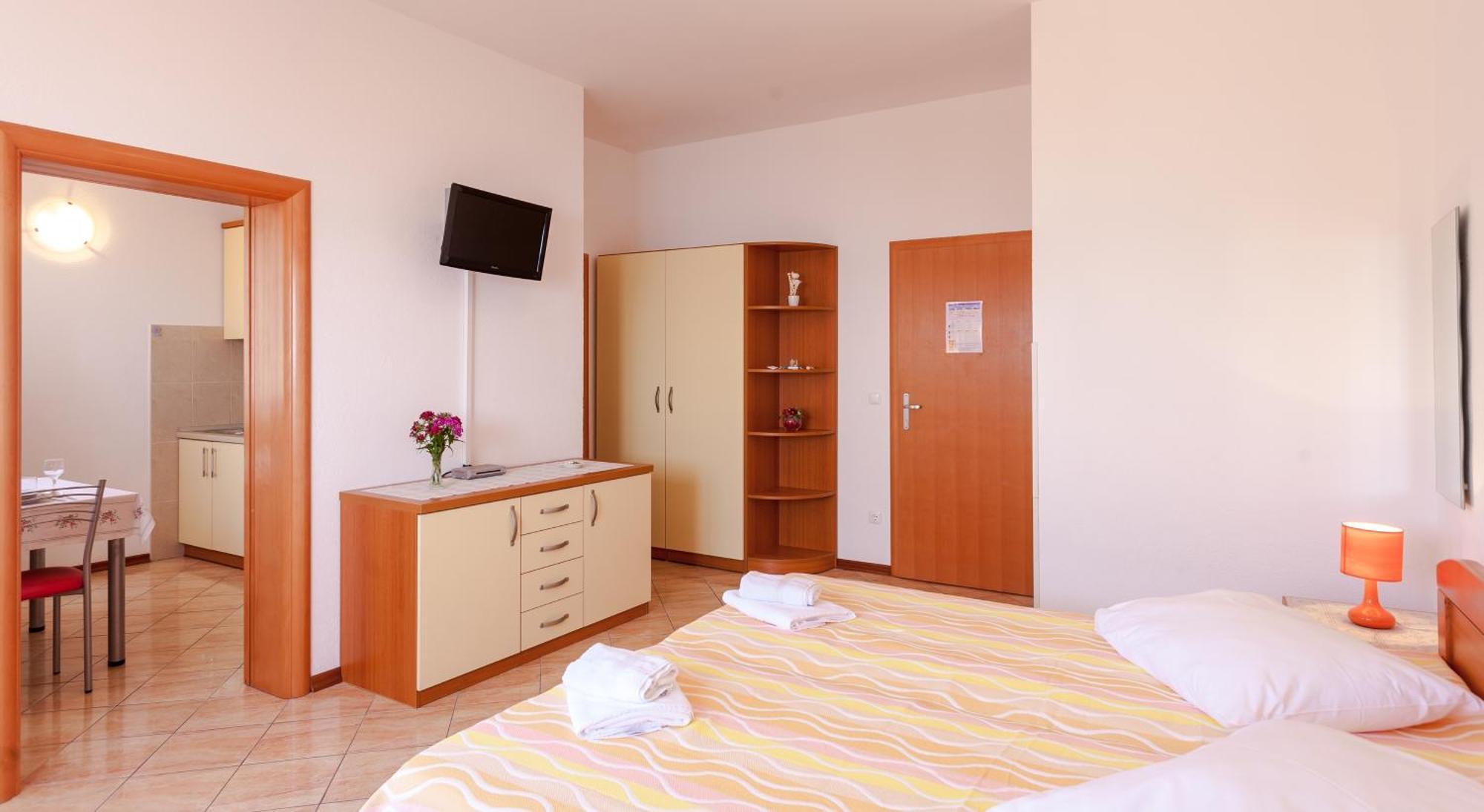 Apartments And Rooms By The Sea Brela, Makarska - 13118 Oda fotoğraf